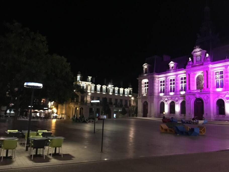 Bel Appartement Climatise Plein Centre Ville Poitiers Eksteriør bilde